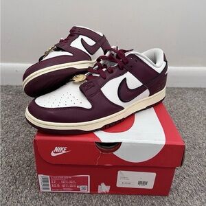 Nike Dunk Women’s size 12 men’s size 10.5 SE-Low Team Red